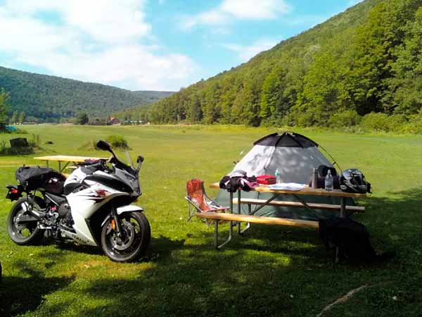 Ventajas y desventajas para acampar en motocicleta