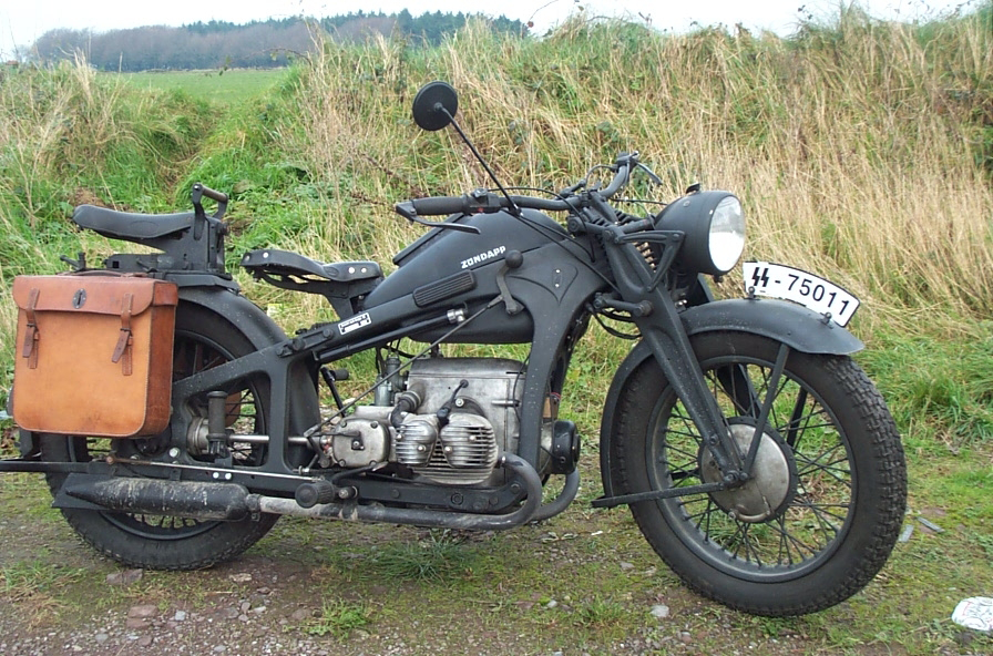 Harley Davidson WLA y BMW R75, dos motos de frentes enemigos. - Pasión Biker