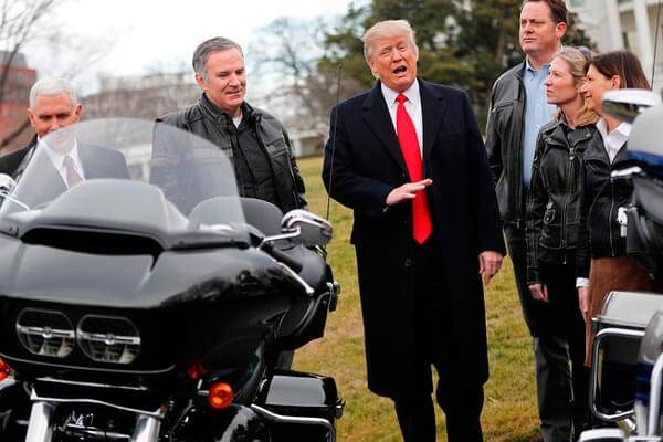 Trump se reúne con Harley Davidson 