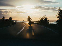 https://www.pasionbiker.com/wp-content/uploads/2020/02/person-riding-motorcycle-during-golden-hour-1416169.jpg