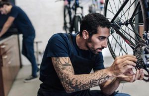 La reparación de bicicletas se impone en la economía circular