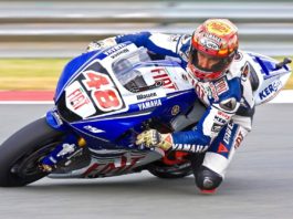 El fútbol y su relación con las motos. Pilotos que han lucido los colores de un determinado club, y futbolistas que se han dejado ver sobre dos ruedas. 