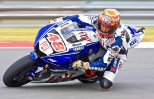 El fútbol y su relación con las motos El fútbol y su relación con las motos. Pilotos que han lucido los colores de un determinado club, y futbolistas que se han dejado ver sobre dos ruedas.